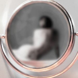 SiTTiNG NUDE iN A MiRROR.jpg